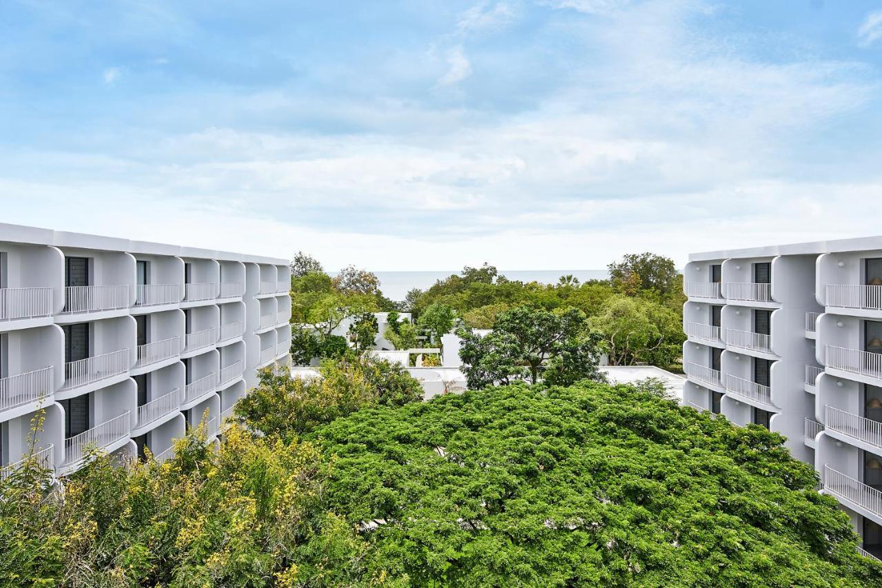 The Standard, Hua Hin Hotel Eksteriør billede The view of the sea from the campus