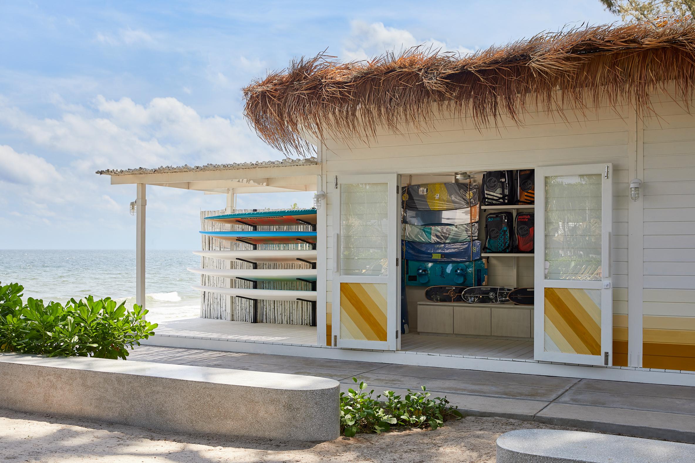 The Standard, Hua Hin Hotel Eksteriør billede The Lifeguard Hut at the beach